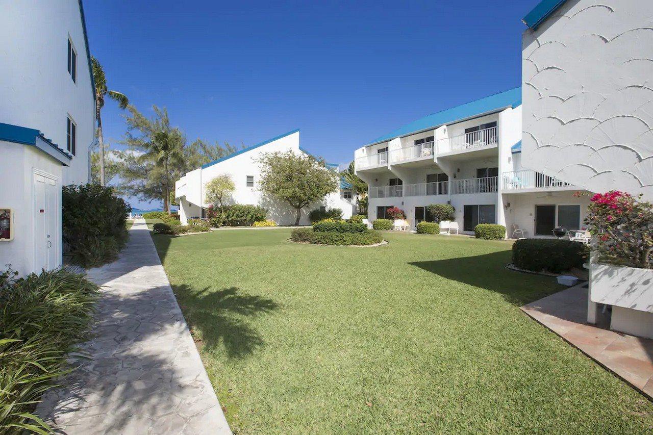 Villas Of The Galleon Seven Mile Beach 외부 사진