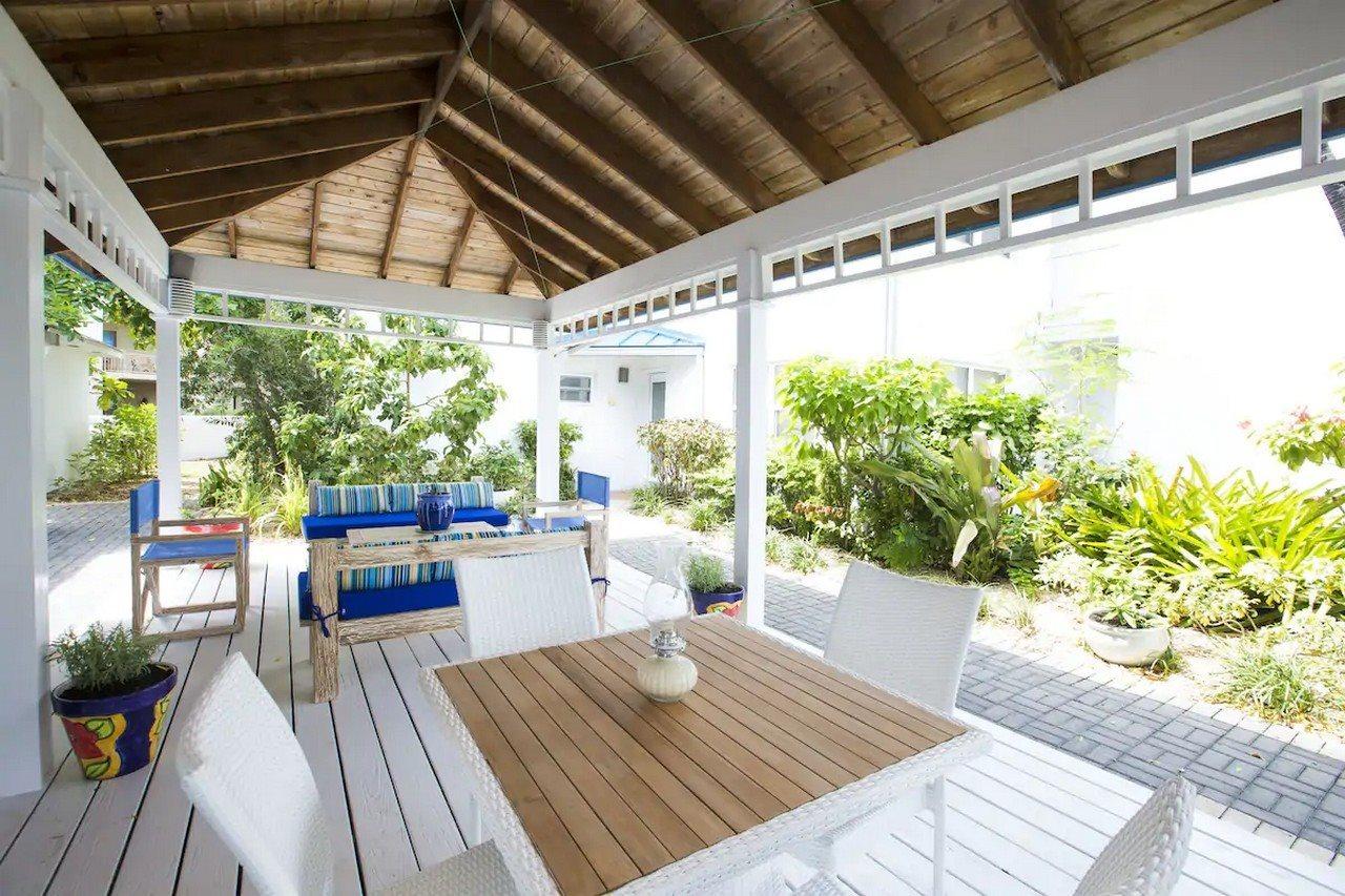 Villas Of The Galleon Seven Mile Beach 외부 사진