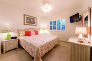 Villas Of The Galleon Seven Mile Beach 외부 사진
