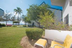 Villas Of The Galleon Seven Mile Beach 외부 사진