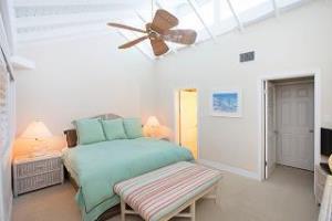 Villas Of The Galleon Seven Mile Beach 외부 사진