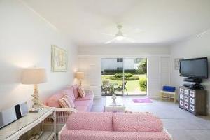 Villas Of The Galleon Seven Mile Beach 외부 사진
