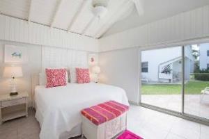 Villas Of The Galleon Seven Mile Beach 외부 사진